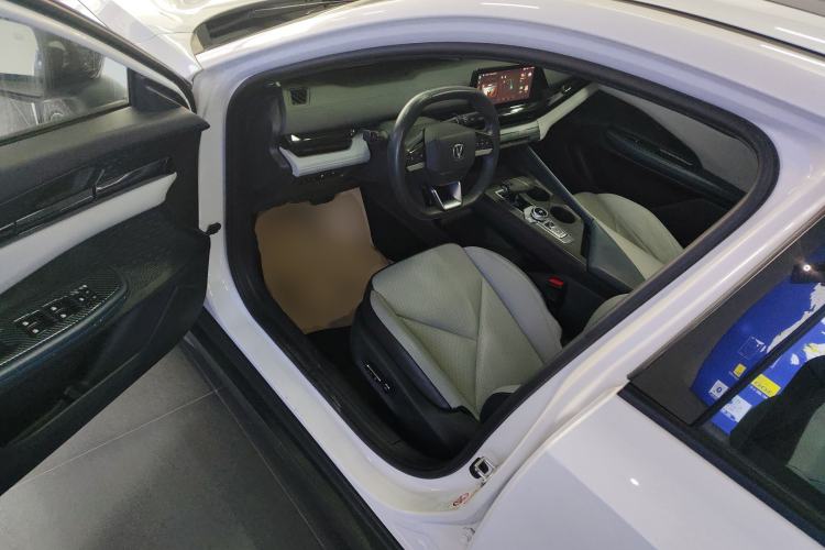 Used CHANGAN UNI-V iDD 2023 ZhiDian iDD 1.5T 113km Smart & Fun Version
