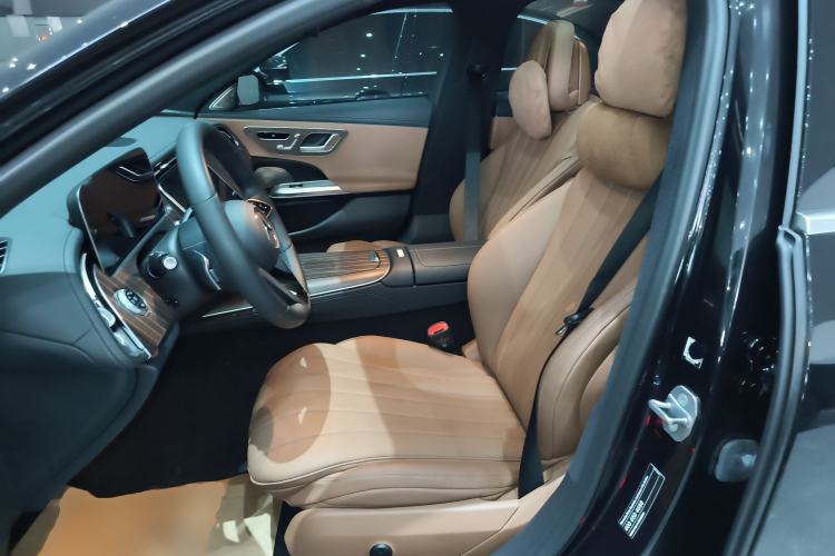 Used Mercedes-Benz E-Class 2024 Refresh E 300 L Stylish Edition
