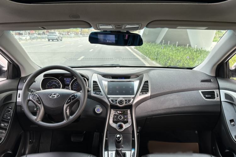 Used Hyundai Elantra (5th Generation / Langdong) 2016 1.6L Automatic Prestige Model Interior 2