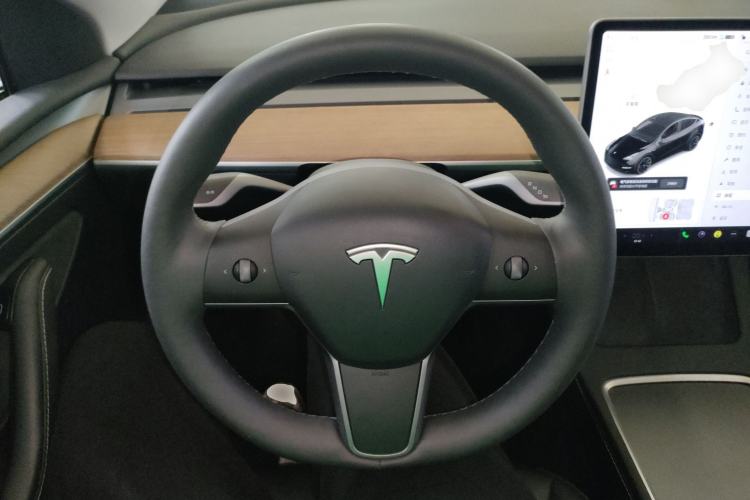 Used Tesla Model Y 2021 Long-Range All-Wheel-Drive Version Steering Wheel