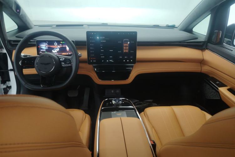 Used Geely Galaxy LEVC L380 2024 140-Degree 6-Seater All-Wheel-Drive Ultra