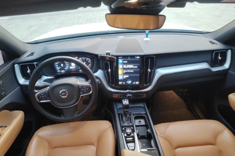 Used Volvo XC60 2019 T5 4x4 Smart Edition China V Standard
