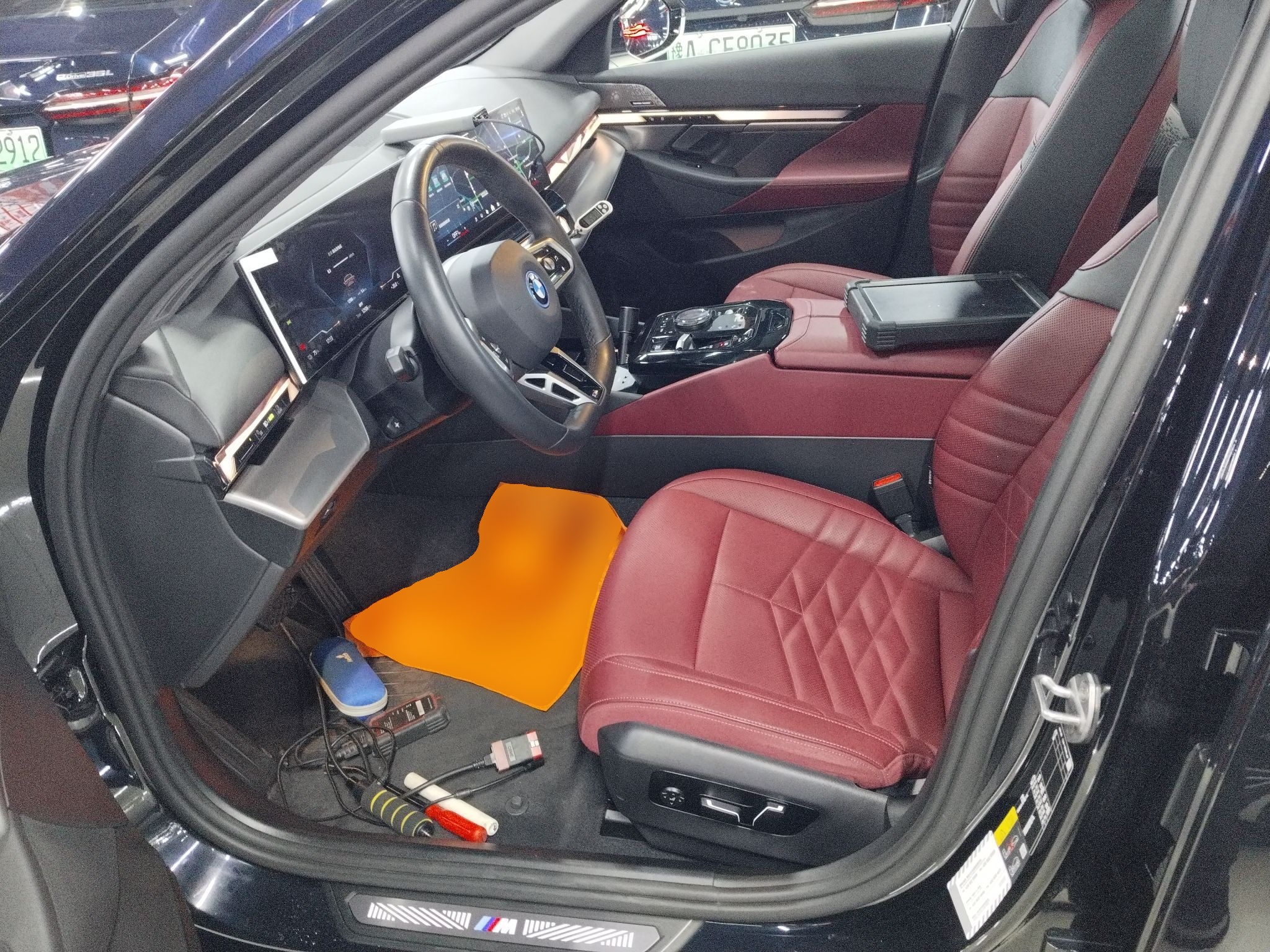 المقاعد الأمامية داخل السيارة