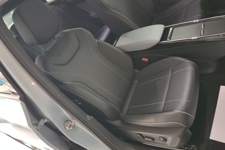 Used Volkswagen ID.4 X 2025 Smart Version Pure & Intelligent Enjoyment Edition Right Front Seat