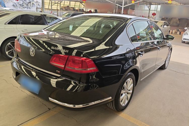 Used Volkswagen Magotan 2015 1.8TSI Advanced Model Rear Right 45 Deg