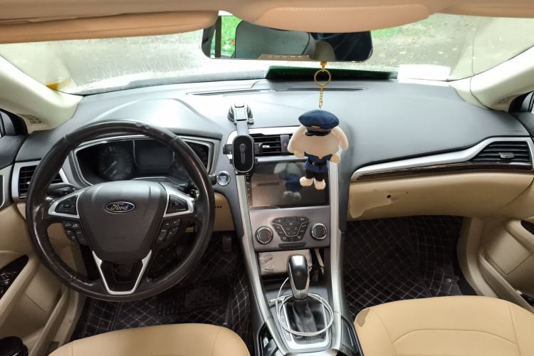 Used Ford Mondeo 2013 2.0L GTDi 200 Fashion Edition Center Console