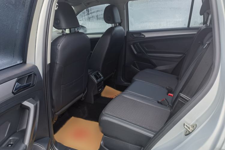 Used Volkswagen Tiguan L 2020 330TSI Automatic Two-Wheel Drive Luxury Edition China VI Standard Interior 2