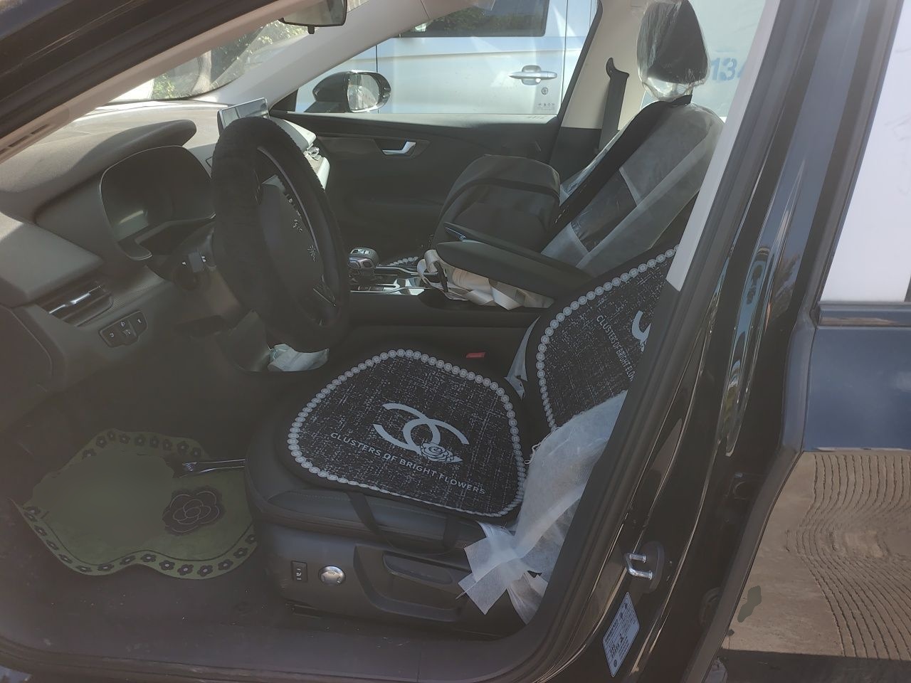 Hongqi E-QM5 2022 431 km Battery-Swap Enjoyment Version — снимка 15