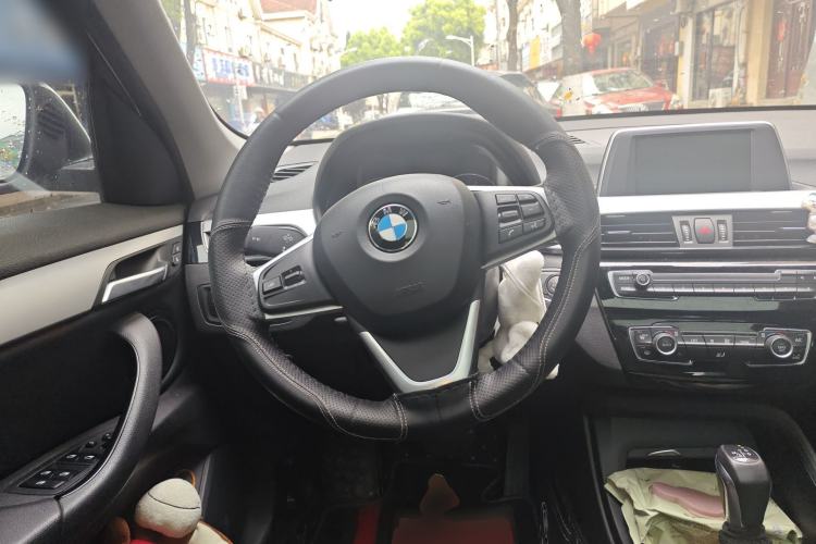 Used BMW X1 2018 sDrive18Li Fashion Model Steering Wheel
