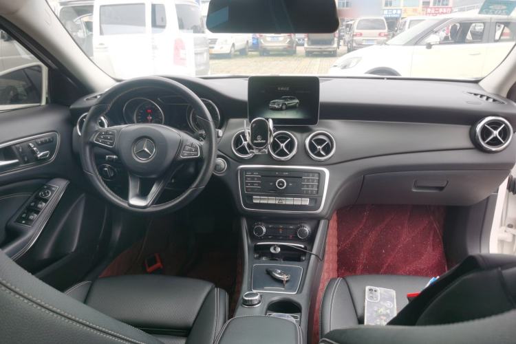Used Mercedes-Benz GLA 2017 GLA 200 Sport Edition Center Console