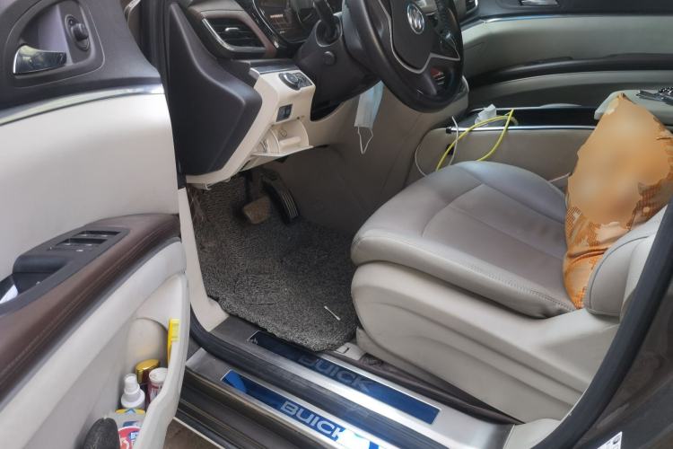 Used Buick GL8 2023 Land Executive Class Comfort Model