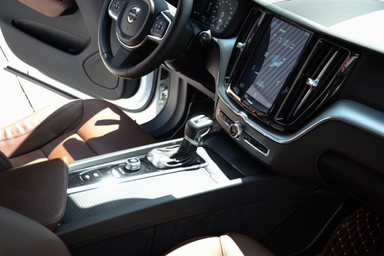 Used Volvo XC60 2019 T5 4x4 Smart Edition China VI Standard
