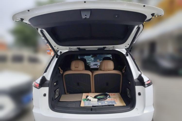 Used ONVO Luxeed L90 2025 Model—Max Six-Seater Version
