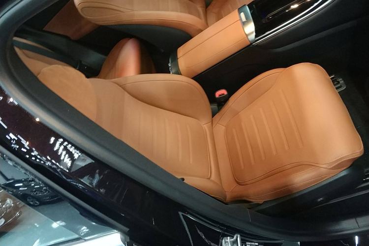 Used Mercedes-Benz GLC 2023 Facelifted GLC 300 L 4MATIC Luxury Version 5 Seats