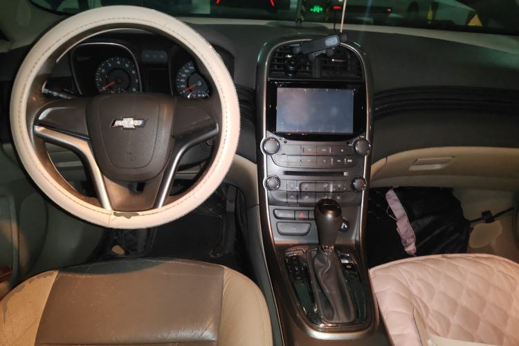 Used Chevrolet Malibu 2013 2.0L Automatic Comfort Edition Center Console