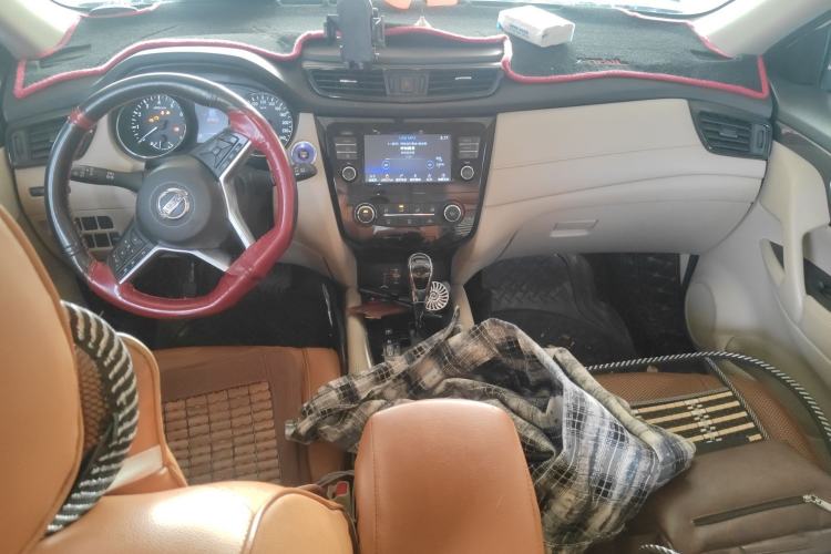 Used Nissan X-Trail 2017 2.0L CVT Comfort Edition 2WD Center Console