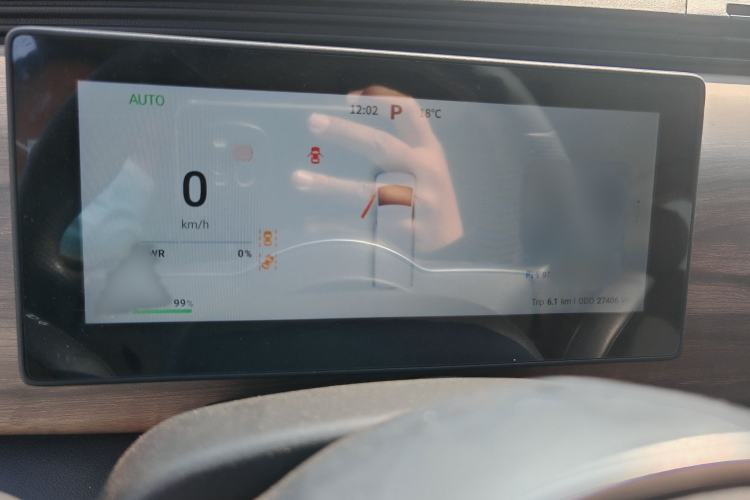 Used Ruichi EC75 2025 Model Passenger Vehicle Smart Driving Ultra-Charging Edition, Pioneer Type I, 52.16 kWh
