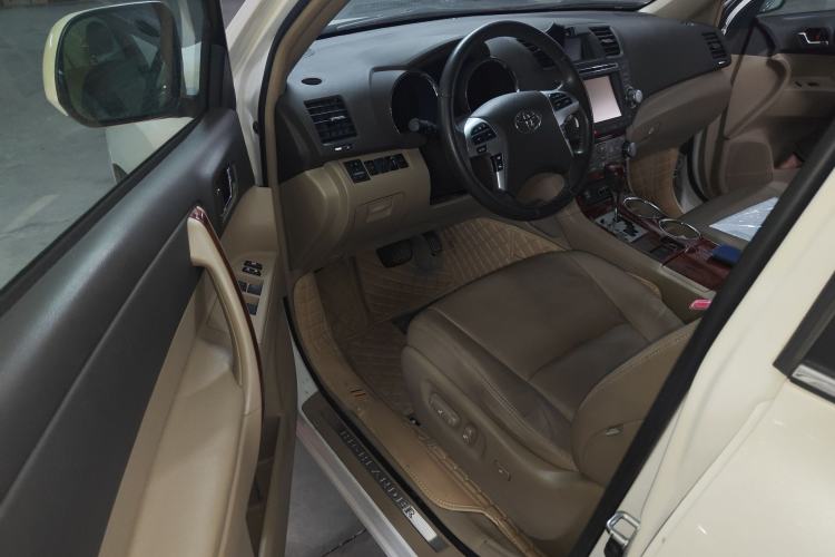 Used Toyota Highlander 2012 2.7L Two-Wheel Drive 7-Seater Ultimate Edition