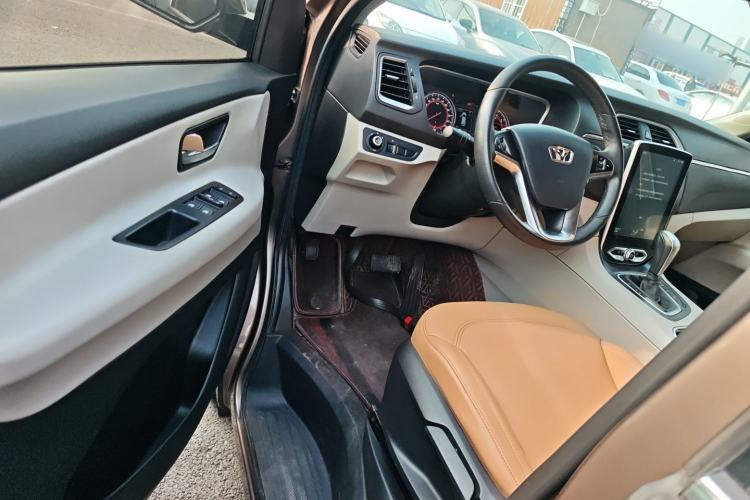 Used Huasong 7 2017 2.0T Automatic Standard Edition