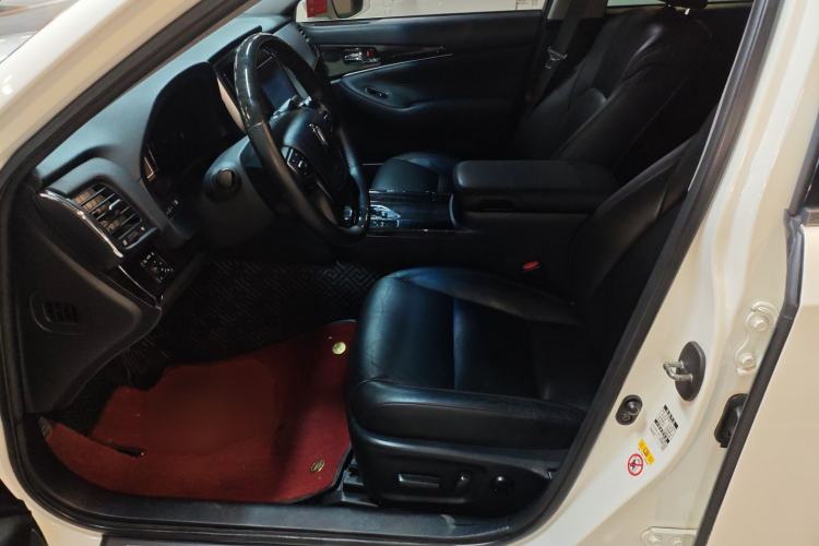 Used Toyota Crown 2015 2.0T Fashion Edition
