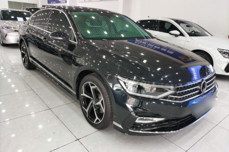 Used Volkswagen Magotan 2023 2 Million Units Limited Edition 330TSI DSG Leading Version Front Right 45 Deg