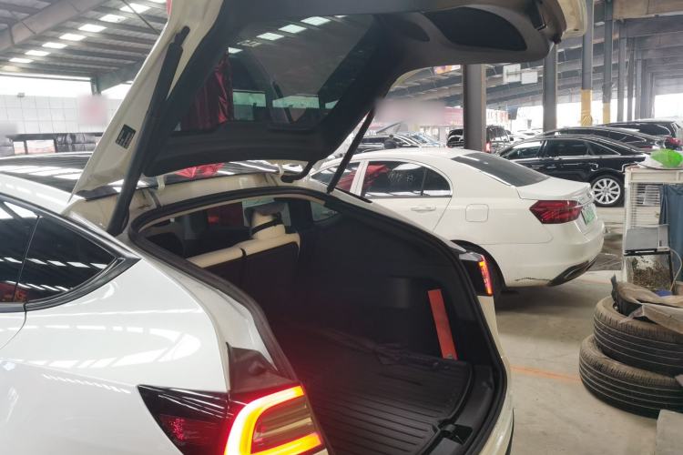 Used Tesla Model Y 2021 Long-Range All-Wheel-Drive Version Trunk