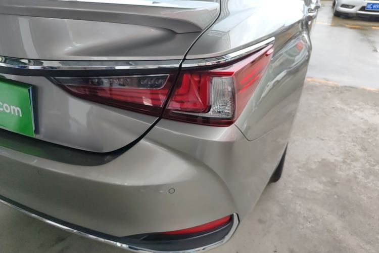 Used Lexus ES 2020 300h Premier Edition