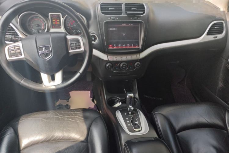 Used Dodge Journey 2013 3.6L Four-Wheel Drive Flagship Edition Center Console