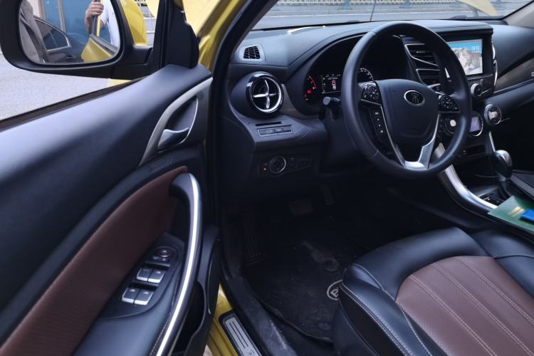 Used BYD Song 2016 Gaishi Edition 1.5TID Automatic Luxury Model Driver Seat