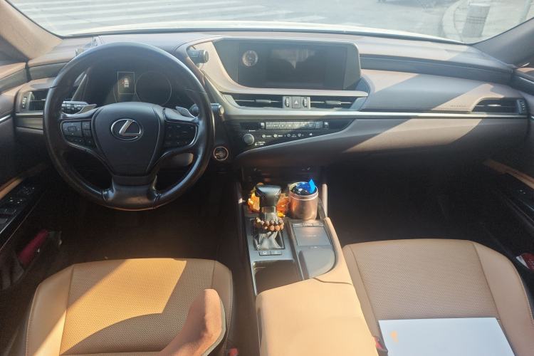 Used Lexus ES 2020 260 Excellence Edition Interior 2