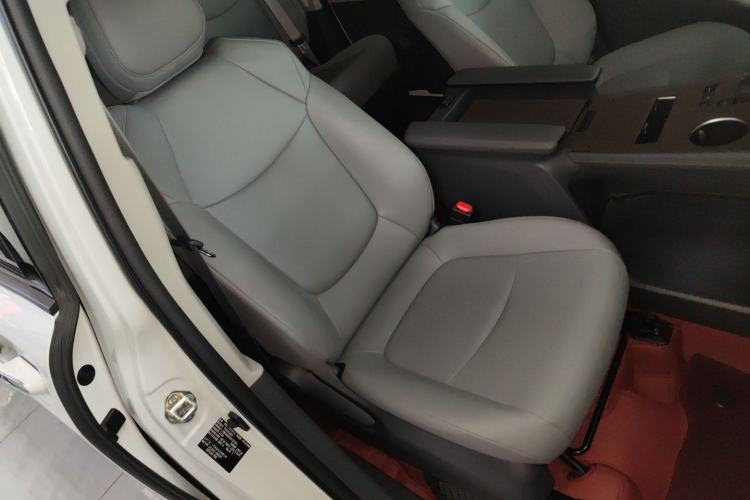 Used Toyota Granvia 2024 2.5L Hybrid Comfort Edition
