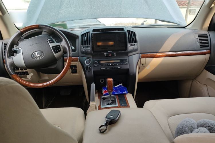 Used Toyota Land Cruiser 2012 4.0L Automatic GX-R Center Console