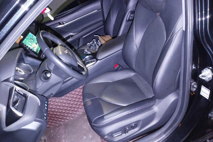 Used Toyota Camry 2021 2.0G Luxury Edition
