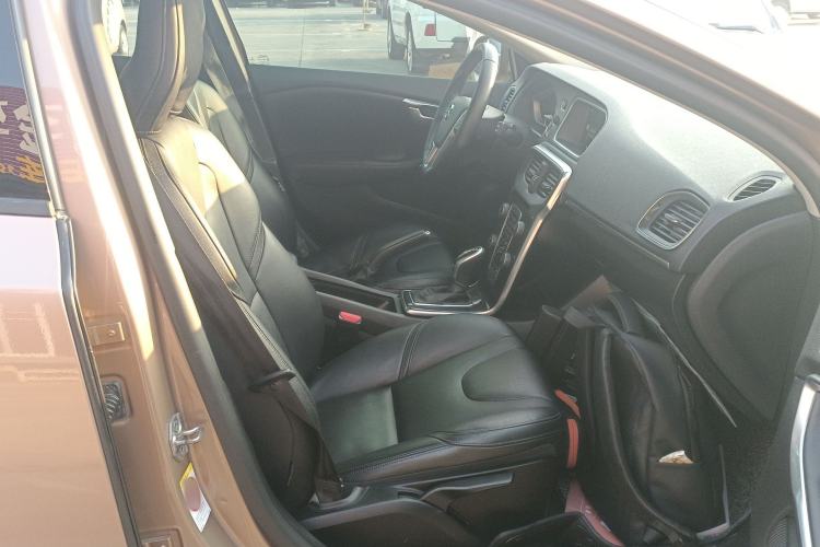 Used Volvo V40 2017 T3 Zhiyi Edition