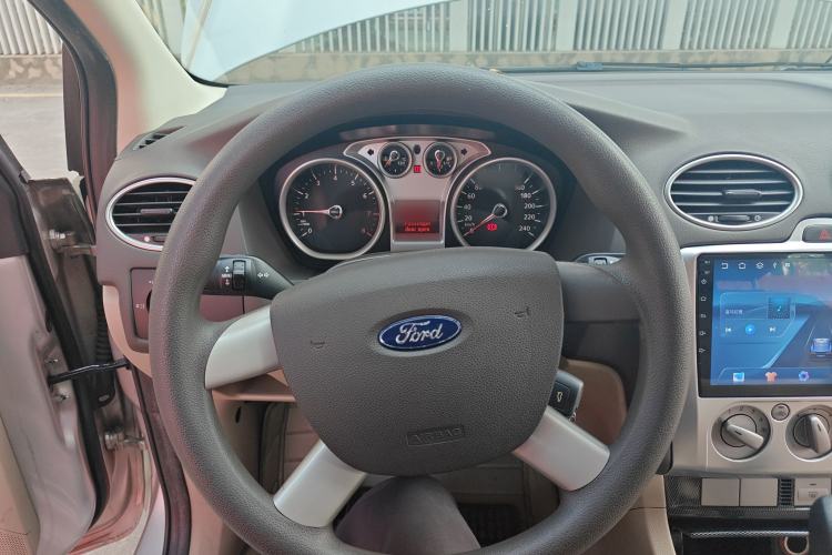 Used Ford Focus 2011 Sedan 1.8L Automatic Fashion Edition
