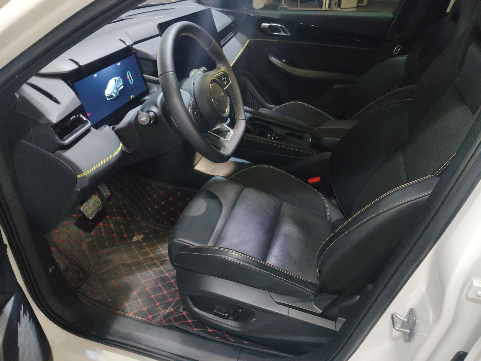 المقاعد الأمامية داخل السيارة