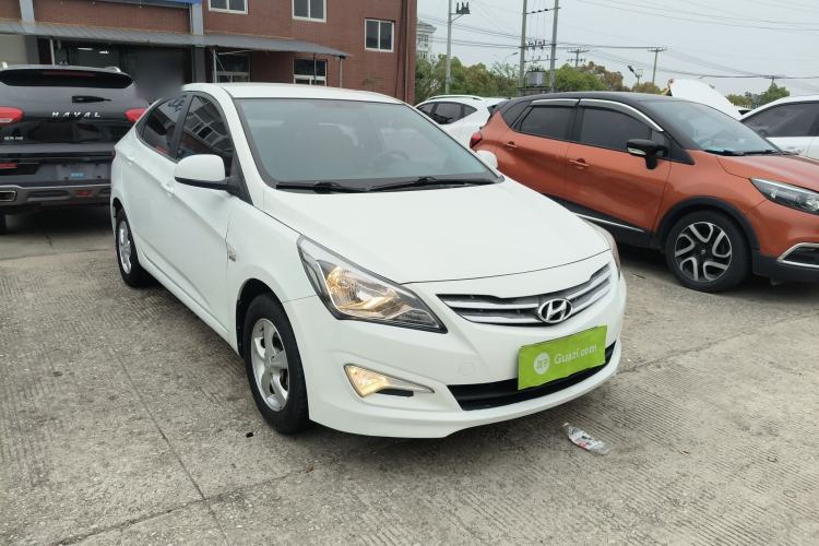 Used Hyundai Verna (older generation) 2014 1.4L Automatic Smart GLS Front Right 45 Deg