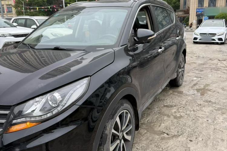 Used Dongfeng Fengon 580 2017 1.5T Manual Luxury Model Exterior 4