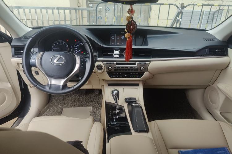 Used Lexus ES 2013 250 Elite Edition Center Console