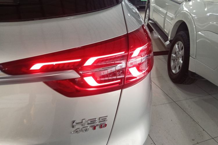 Used Hongqi HS5 2022 Revised Version 2.0T Smart Connect Flagship Edition Right Rear Taillight
