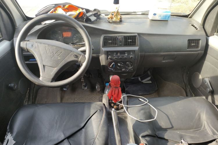 Used Wuling Rongguang Small Truck 2012 1.2L Double-Cab Basic Version LAQ Center Console