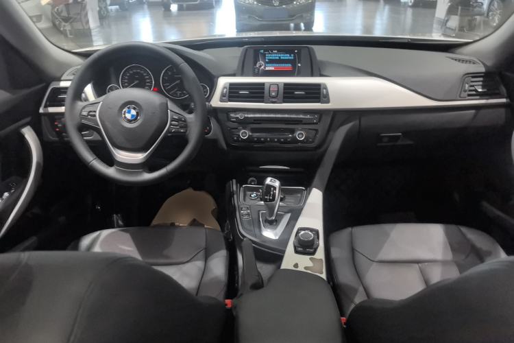 Used BMW 3 Series GT 2013 320i Leading Model Center Console