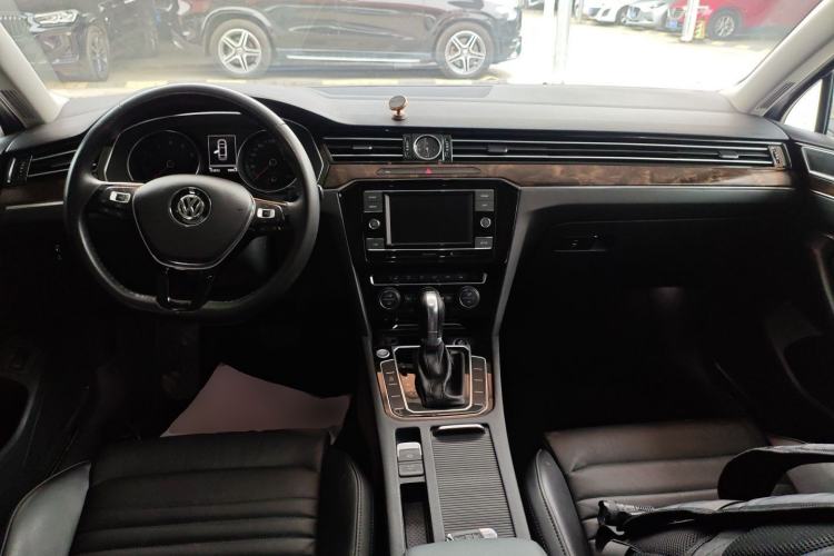 Used Volkswagen Magotan 2018 Facelift 330TSI DSG Luxury Model
