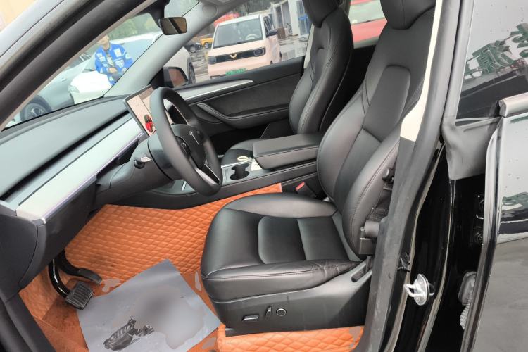 Used Tesla Model Y 2023 Rear-Wheel-Drive Version Left Front Seat