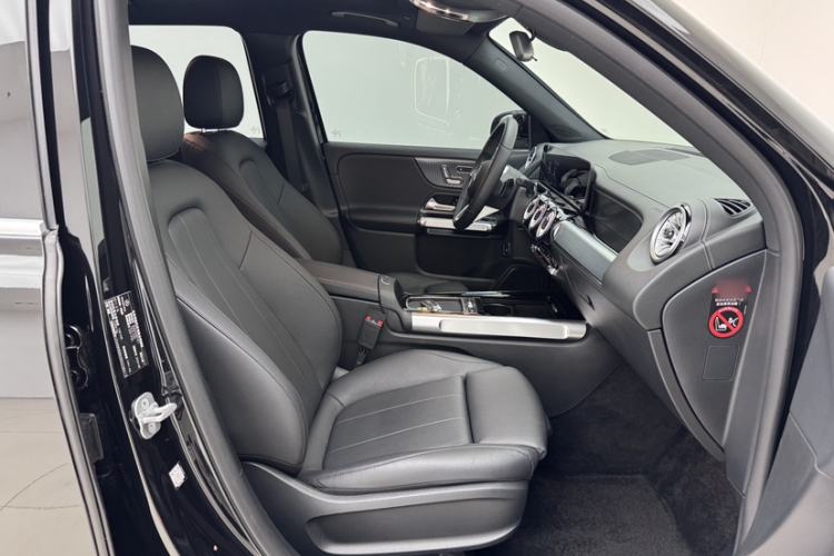 Used Mercedes-Benz GLB 2024 Refresh GLB 220 Fashion Edition Right Front Seat