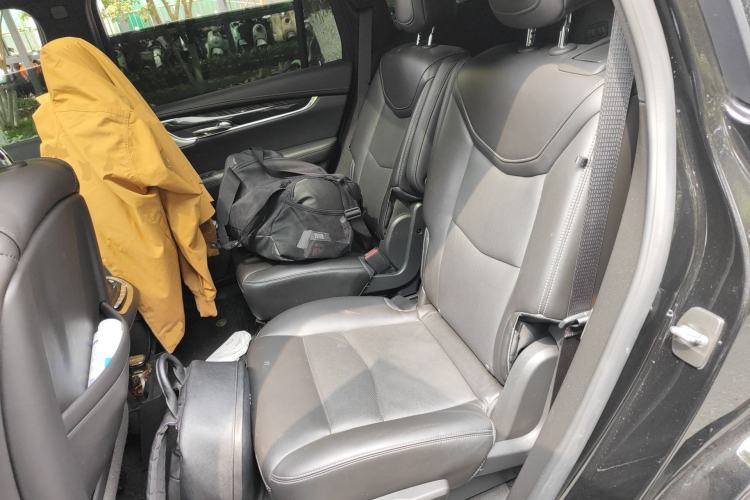 Used Cadillac XT6 2022 2.0T Six-Seater Four-Wheel Drive Luxury Version Left Rear Seat