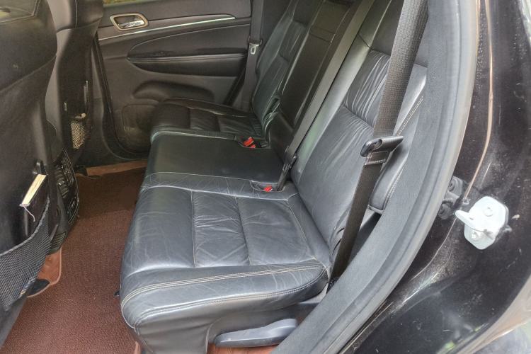 Used Jeep Grand Cherokee 2016 3.0L Comfort Navigation Edition Left Rear Seat