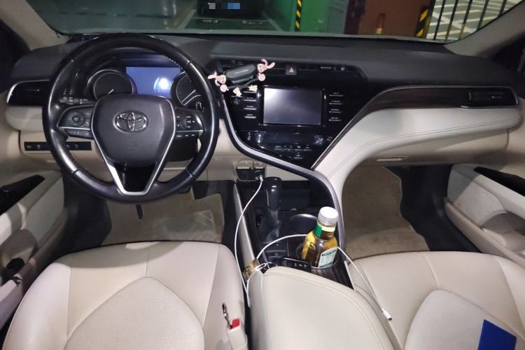 Used Toyota Camry 2018 2.0G Luxury Edition Center Console