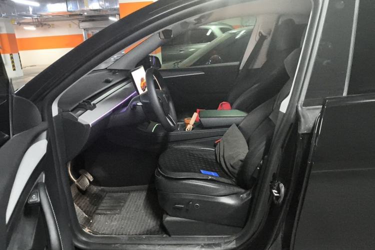 Used Tesla Model Y 2023 Long-Range All-Wheel-Drive Version
