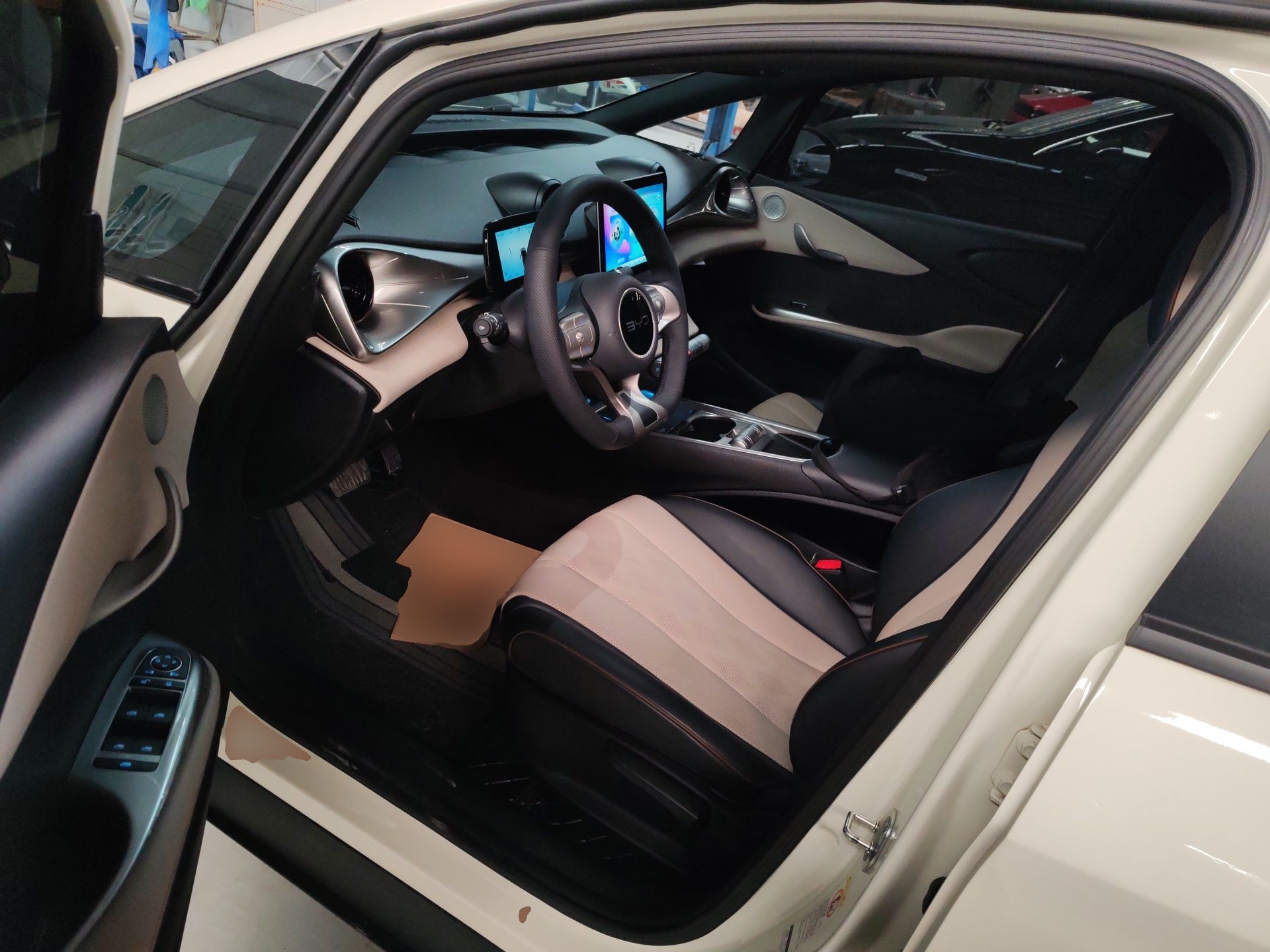 المقاعد الأمامية داخل السيارة